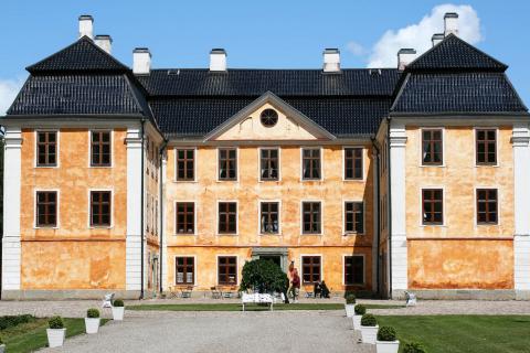 Christinehof slott i solljus en sommardag