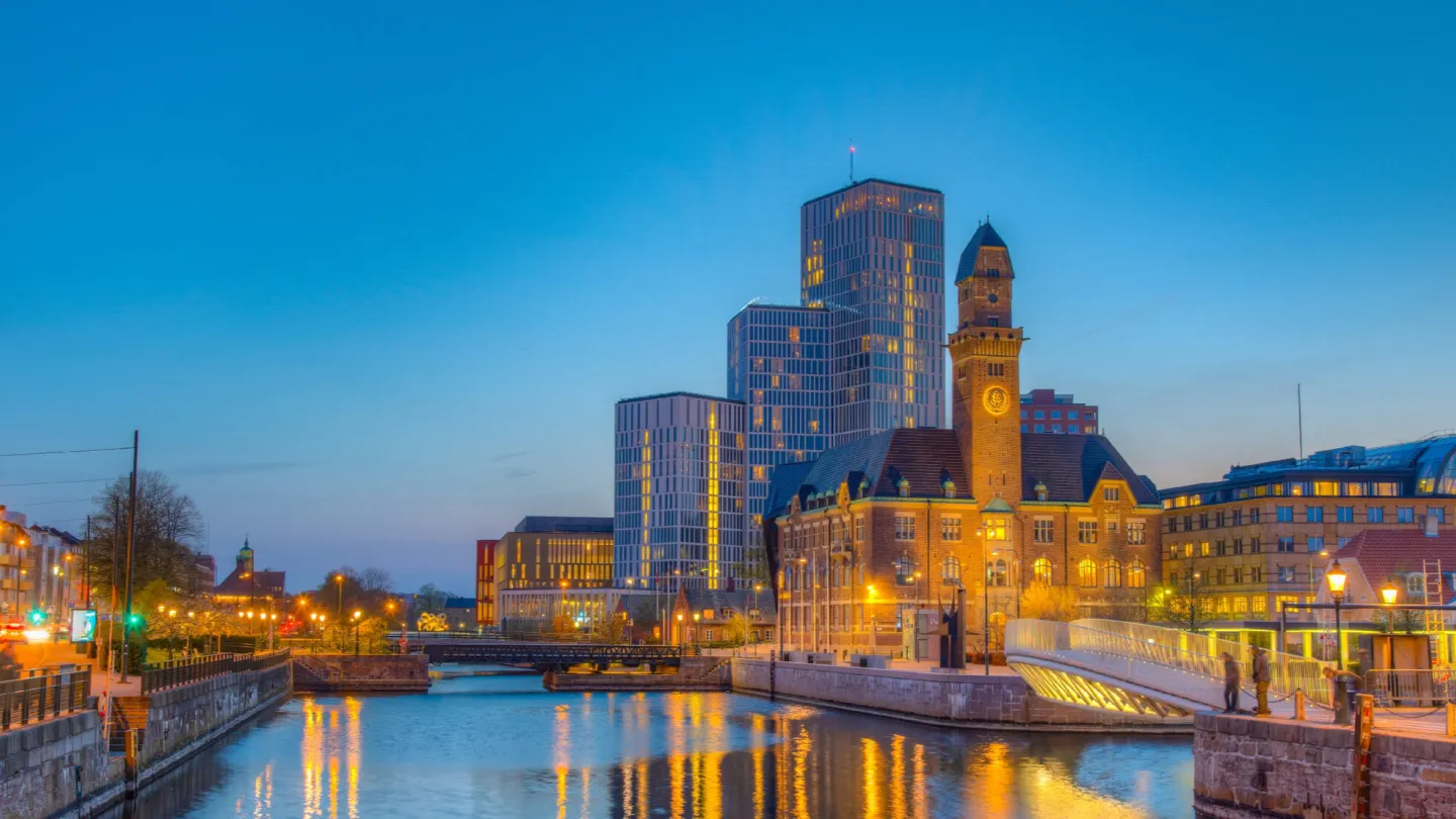 Sunset view of skyline of Malmo, Sweden - Foto Shutterstock / VisitTi